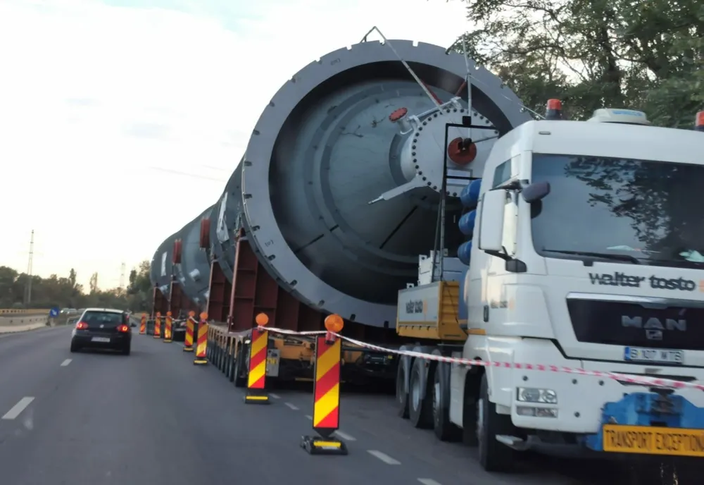 Restricții pentru un transport agabaritic, în mai multe zone din țară