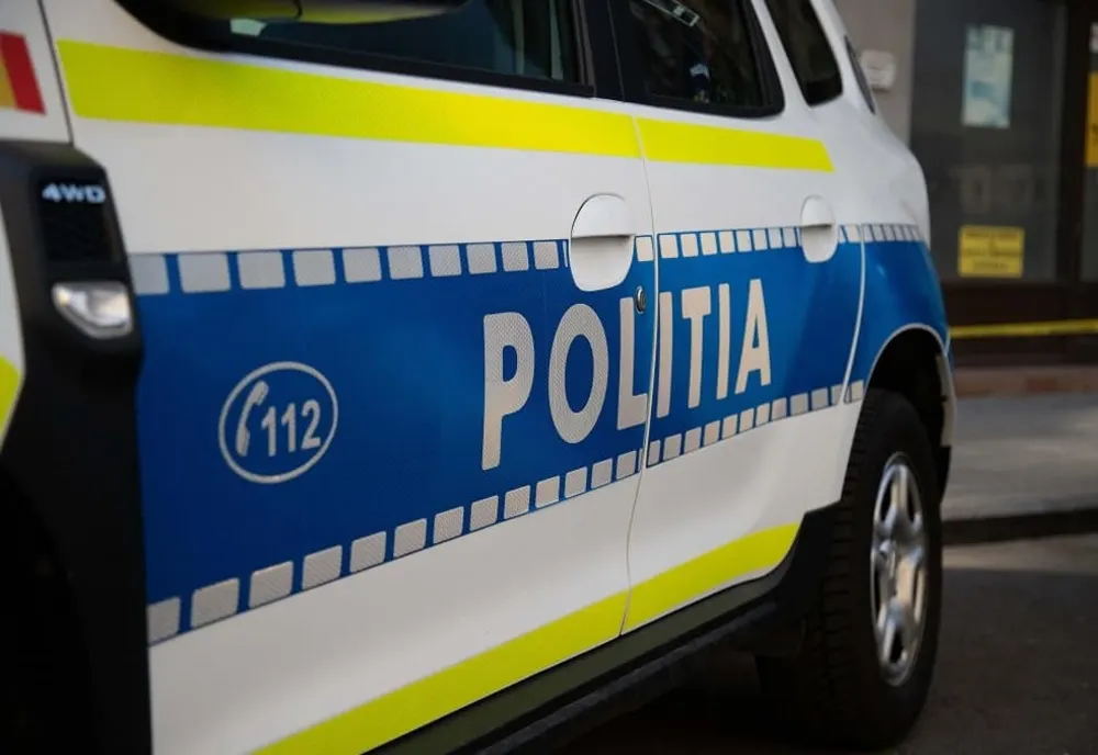 O fată a căzut de la etajul 4 al unui bloc din Slatina