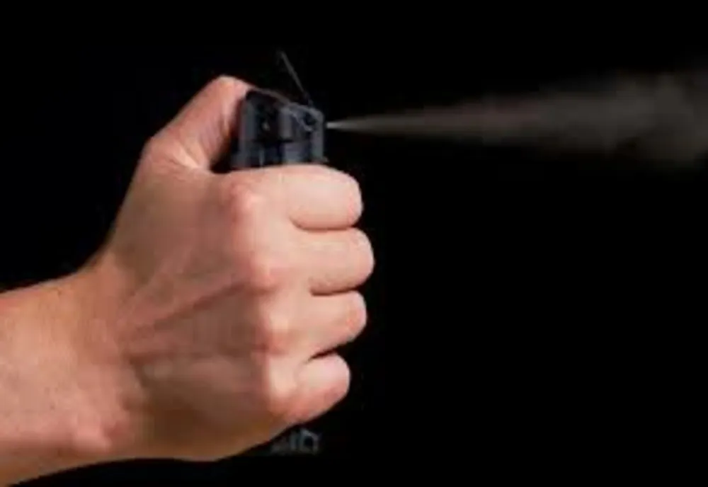 PANICĂ LA UN LICEU DIN CARACAL: MAI MULȚI ELEVI AU AJUNS LA SPITAL DUPĂ CE UN COLEG A FOLOSIT SPRAY LACRIMOGEN