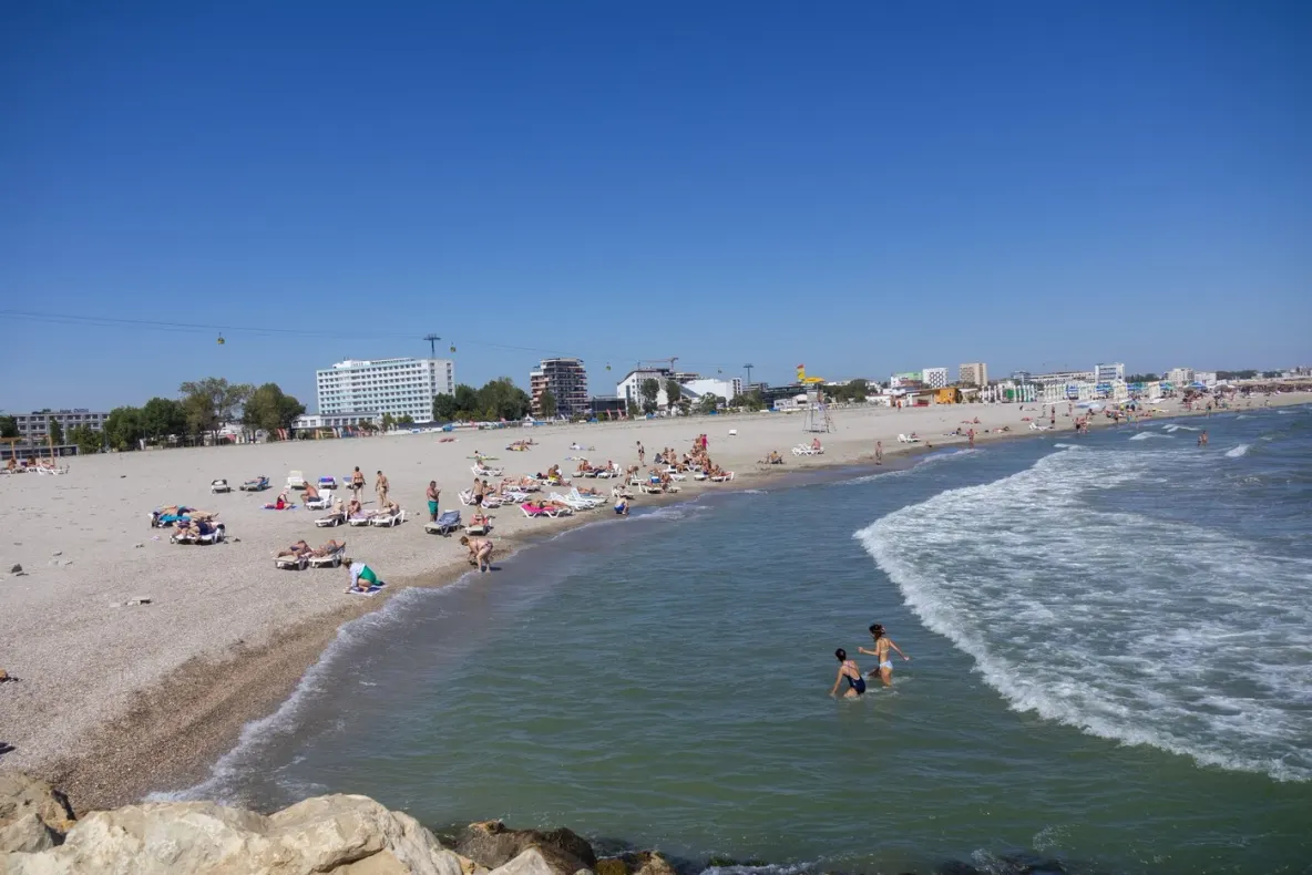 Val de turiști pe litoral! Eforie Nord și Sud, luate cu asalt la începutul vacanței de vară