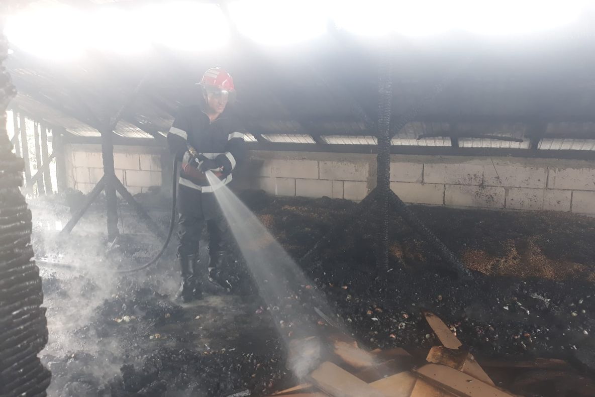 FOTO. A ajuns la spital după ce i-a luat foc casa