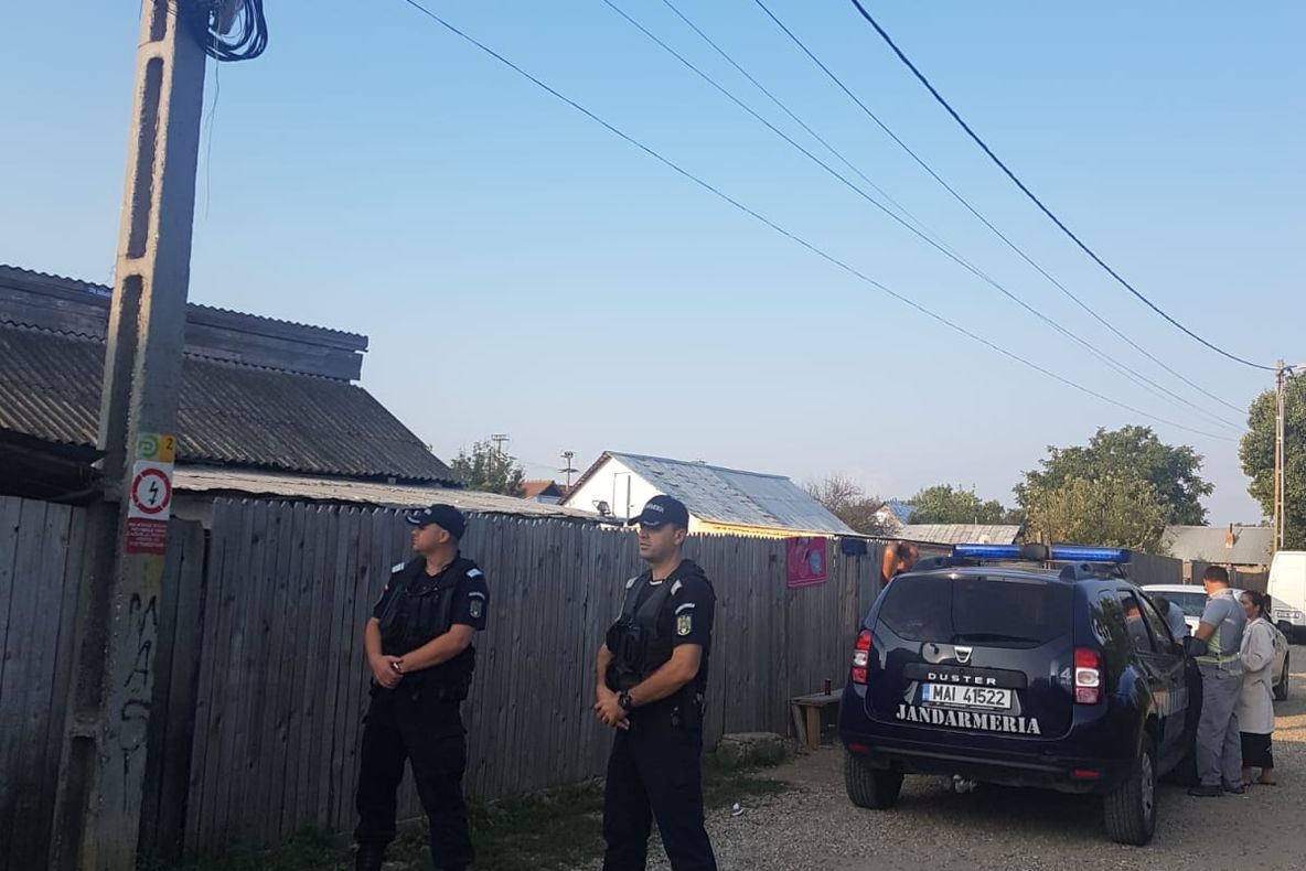 Slătineni racordaţi ilegal la reţeaua de energie electrică. S-au ales cu dosare penale