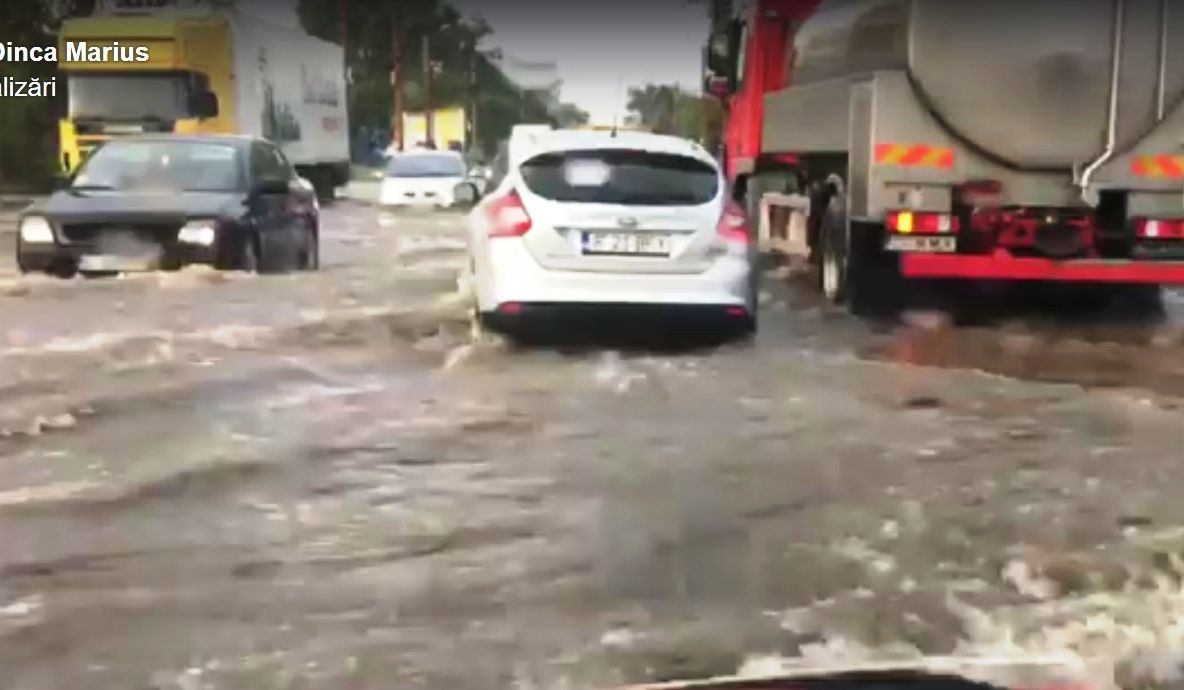 Reţeaua nefuncţională de preluare a apelor pluviale a provocat inundaţii pe strada Piteşti din Slatina (VIDEO)