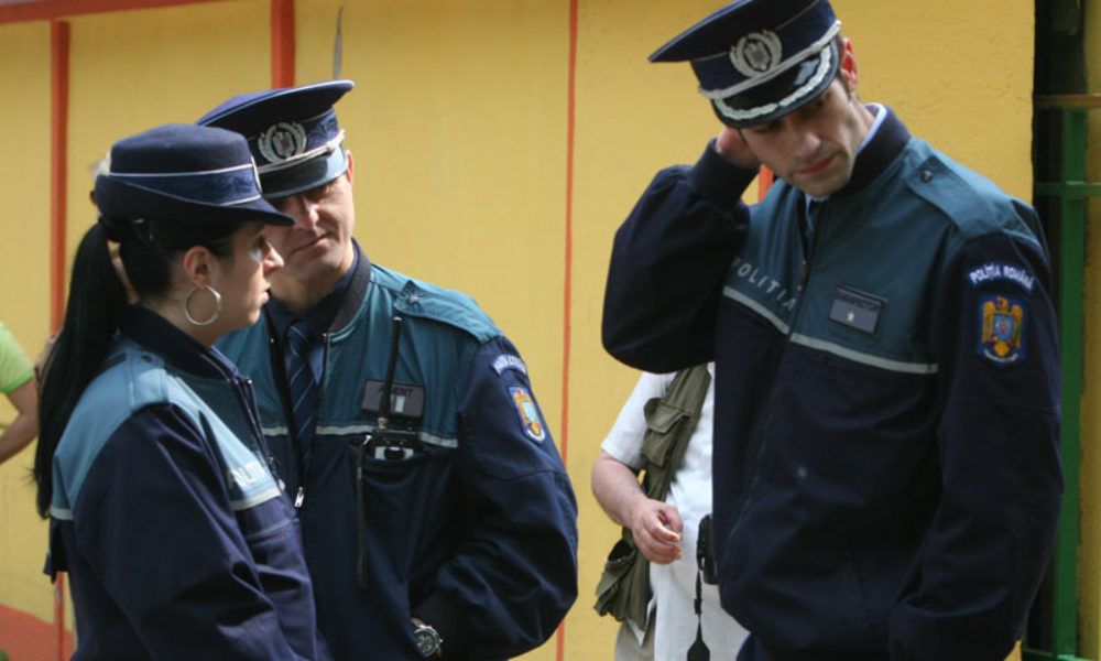 Găsit de poliţişti după ce a furat sute de mii de lei şi de euro dintr-o locuinţă din Grădinari