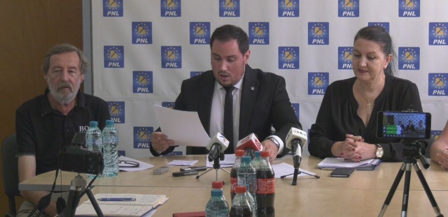 Slatina: un consilier local vrea să lase câinii pe stradă