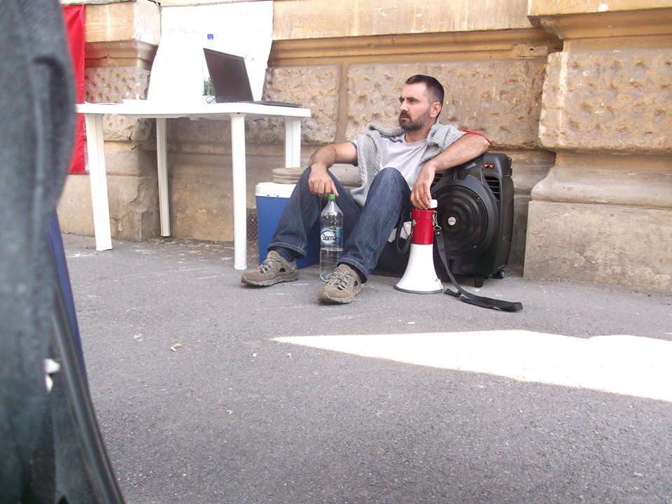 Dascălul protestatar din Poboru s-a întors la catedră: „O angajată din minister mi-a atras atenția că nu mă plâng la președinte”