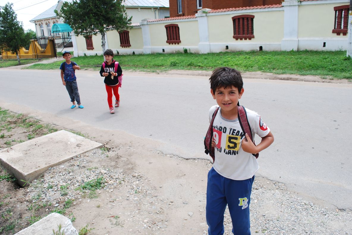 Început de an şcolar pentru aproape 55.000 de elevi din Olt. Aproape o treime dintre şcoli funcţionează fără autorizaţie sanitară