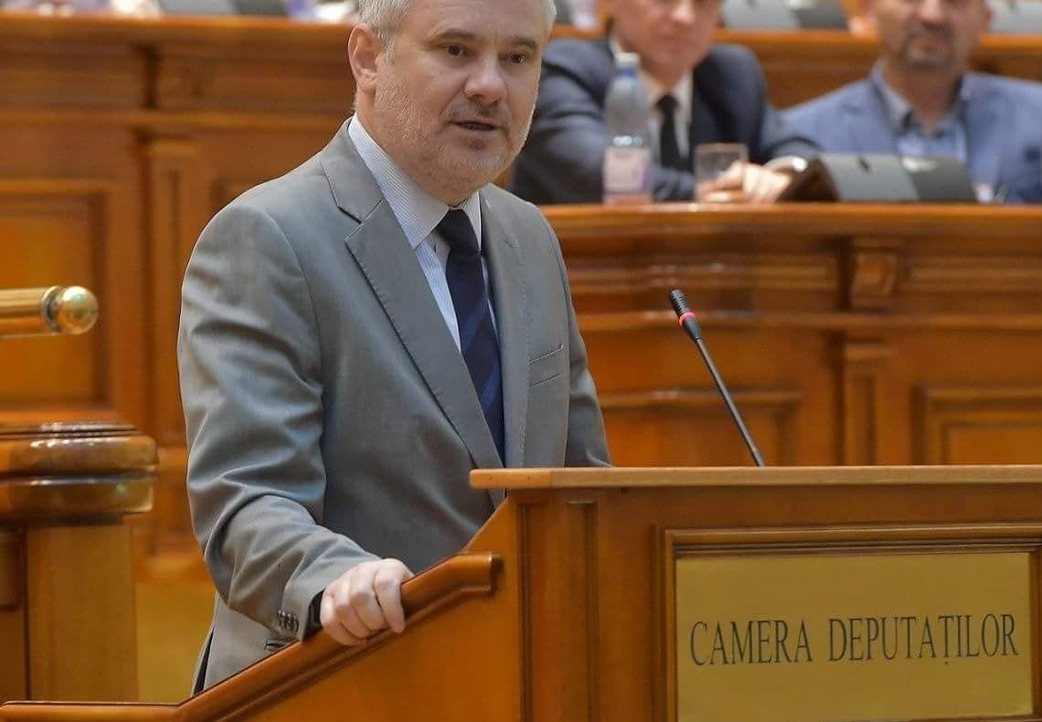 Liberalii vor să profite de conflictul din PSD. Olteanul Ştirbu vrea să propună schimbarea lui Dragnea de la şefia Camerei