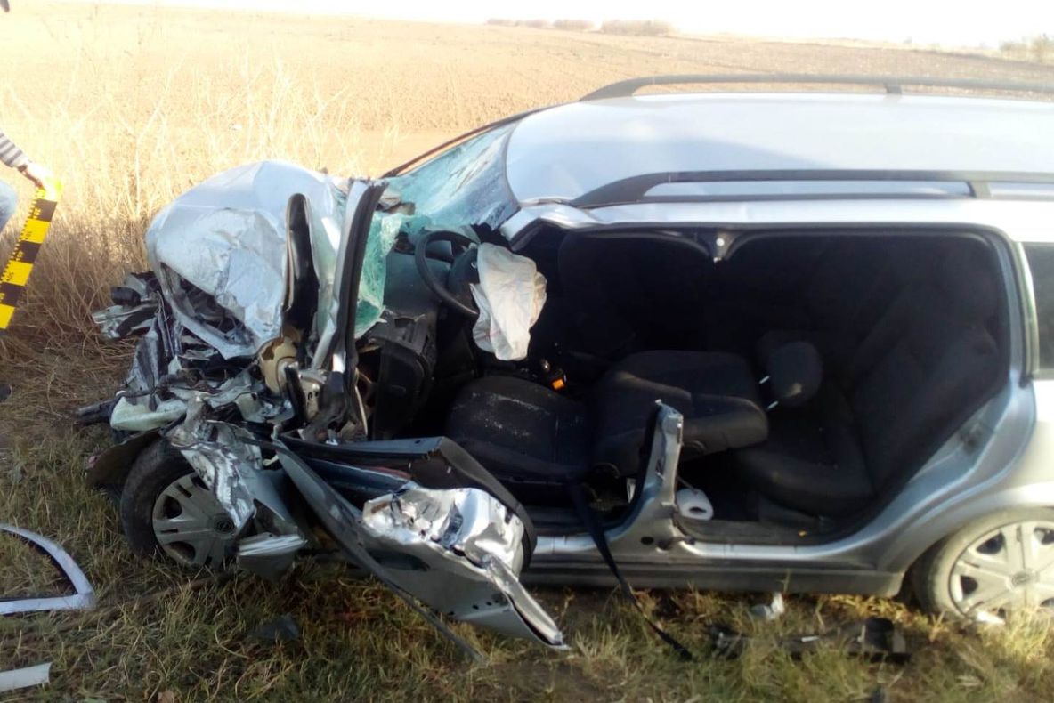 Impact frontal între un autoturism şi un autocamion. Un bărbat şi-a pierdut viaţa - FOTO&amp;VIDEO