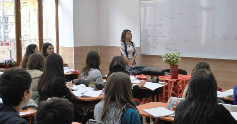 76 elevi din Olt, bolnavi de gripă. Cursuri suspendate la o clasă cu cinci cazuri