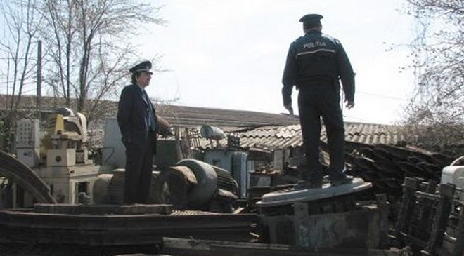 Bărbați reținuti de Poliție. Au furat 56 de tone de fier vechi de la firma la care lucrau
