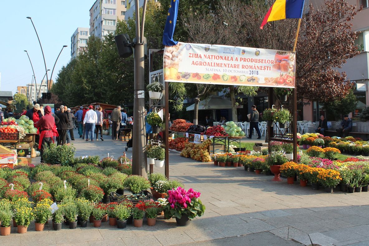 Centrul Slatinei transformat într-o mare piaţă, de Ziua Recoltei