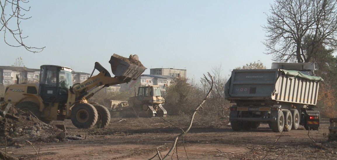 S-a desemnat constructorul parcului de la Unitatea Militară. Zona de agrement ar putea fi gata primăvara viitoare/ FOTO