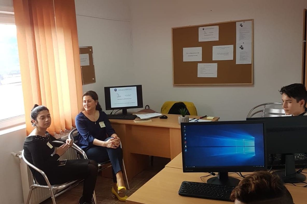 Tinerii romi din Slatina, ajutați să își găsească un loc de muncă