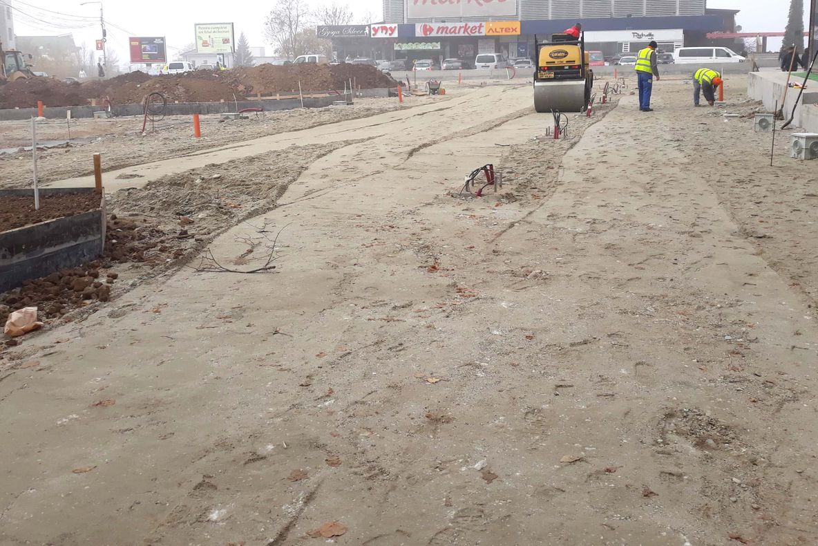 Sistem de topire a zăpezii de pe trotuare, în centrul Slatinei. Lucrările sunt în toi