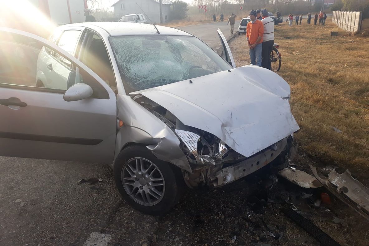 Două persoane rănite într-un accident, pe un drum național din Olt - FOTO&amp;VIDEO