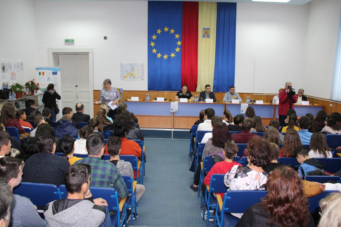 Viitorii liceeni de la „Alexe Marin“ Slatina, întâlnire cu foştii elevi ajunşi ingineri pe platforma industrială a Slatinei