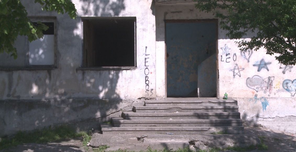 Blocul „fantomă” din Șerpărie ar putea fi demolat