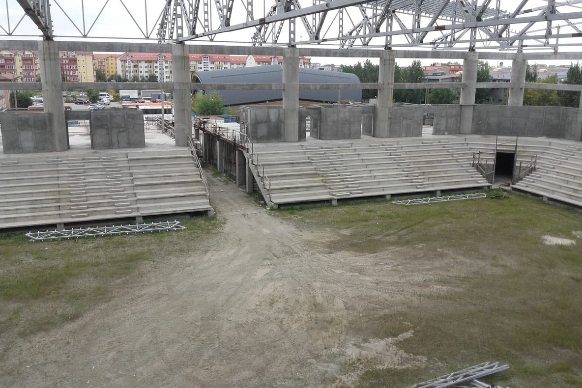 De ce se bate pasul pe loc, la sala polivalentă din Slatina. Firma nu poate fi sancţionată pentru întârzieri