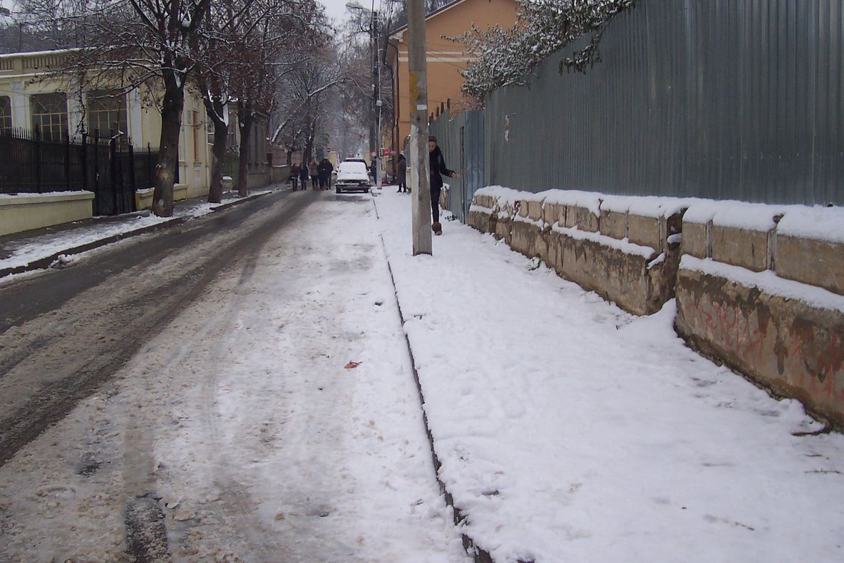 Sistemul de topire a zăpezii de pe trotuare, extins în Slatina