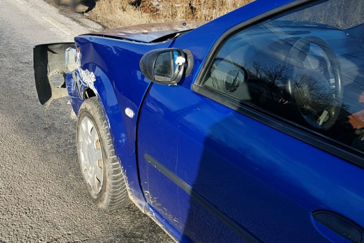 Le-a luat foc autoturismul, în mers, pe un drum din Olt - VIDEO