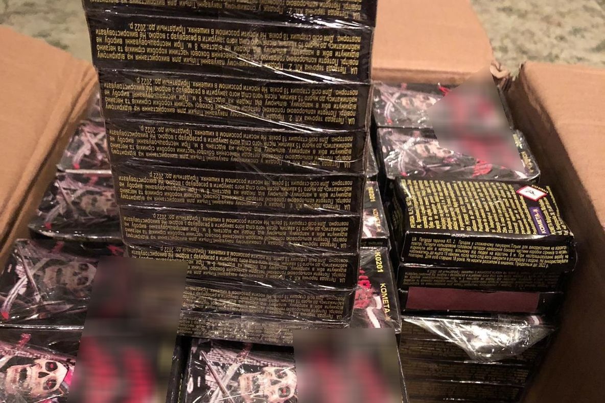 Zeci de kilograme de petarde, găsite în locuinţa unui oltean - FOTO