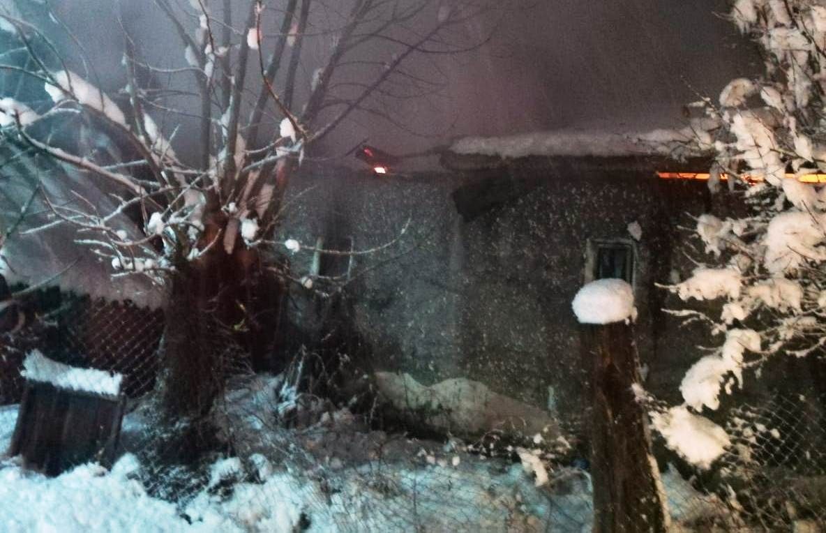 Doi tineri din Movileni, în pragul disperării, după ce un incendiu le-a distrus locuinţa în plină iarnă - FOTO&amp;VIDEO