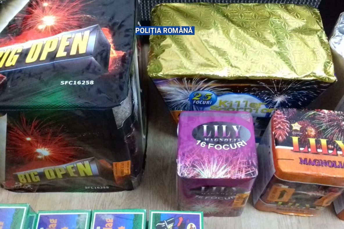 Captură pentru poliţiştii olteni. Peste 50 de kilograme de petarde, găsite într-o piaţă din Slatina