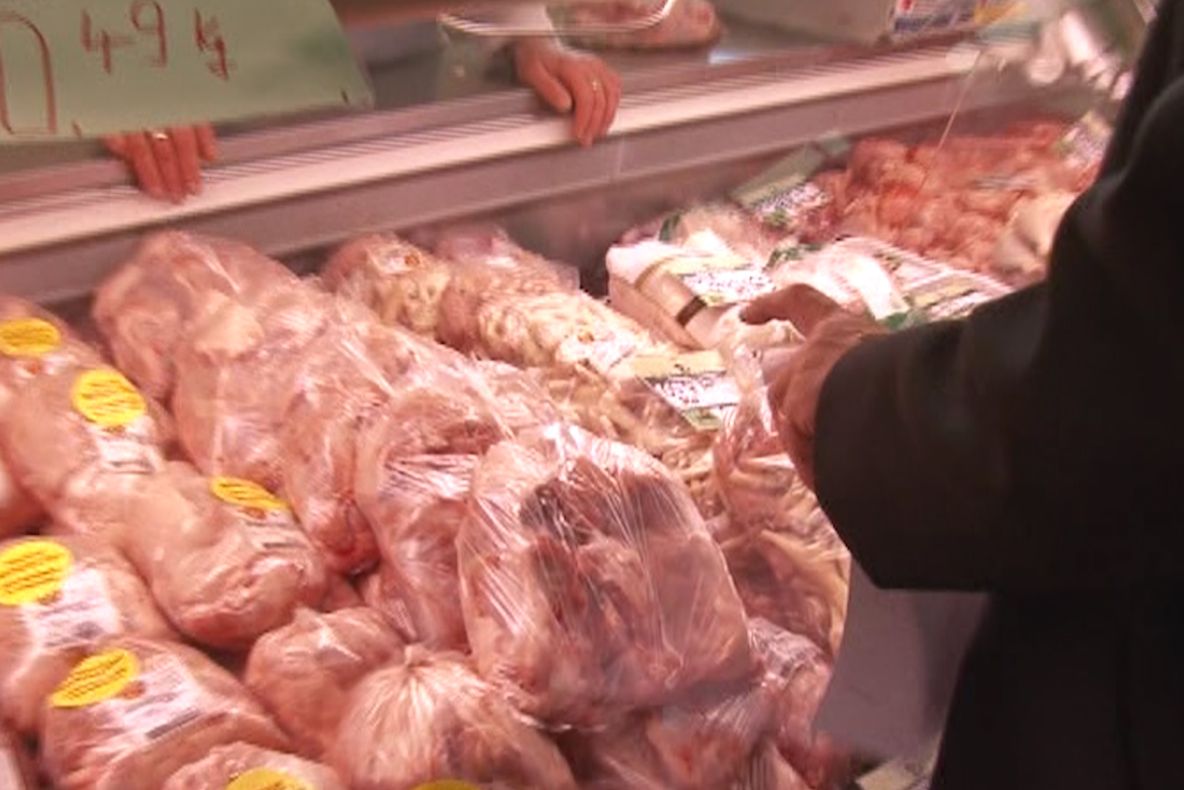 Poliţiştii din Slatina au confiscat aproape 400 de kilograme de carne de la două magazine din oraş