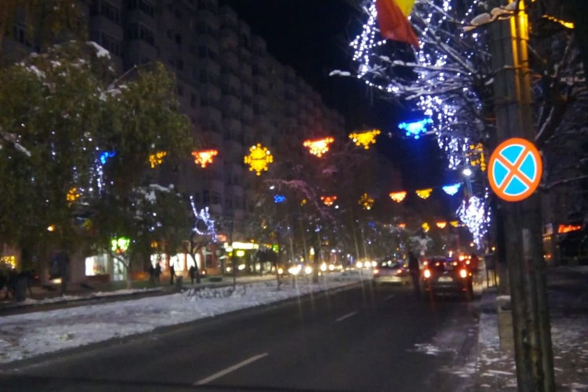 Lumini de sărbătoare tricolore, la Slatina. S-au făcut probe pe A.I. Cuza