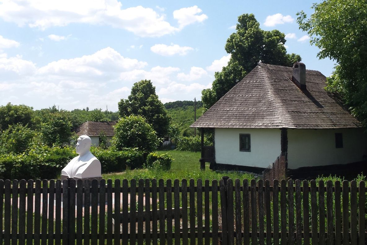 Ce s-a ales de casa natală a lui Nicolae Ceauşescu din Scorniceşti, la 101 ani de la naşterea dictatorului