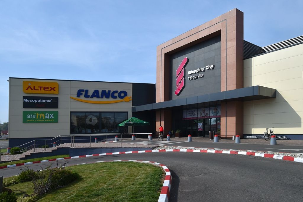 Mall la Slatina. Trei firme vor să construiască pe terenul fostei unităţi militare