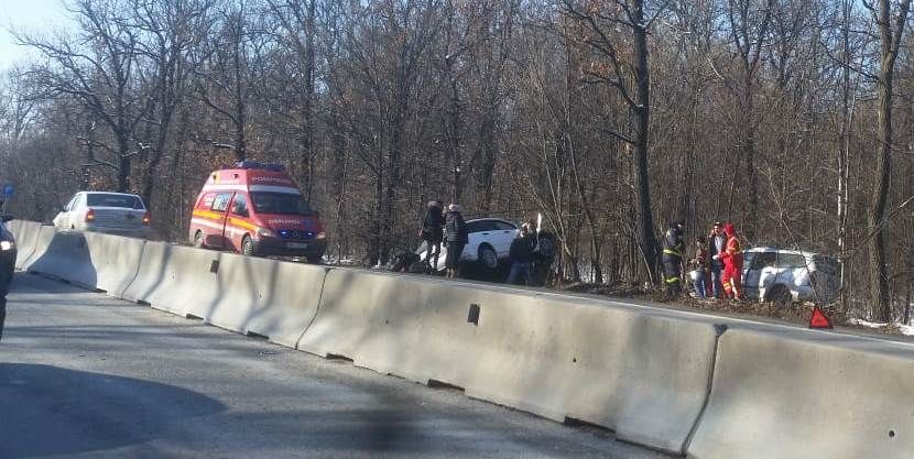 Pompier aflat în trafic, intervenţie decisivă pentru victimele accidentului din Olt