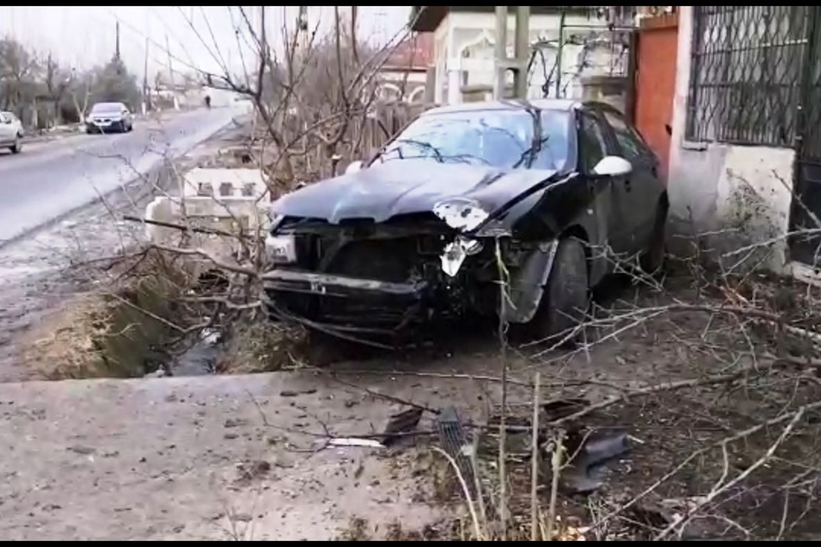 Pieton spulberat de autoturism, pe un drum din Olt -  VIDEO
