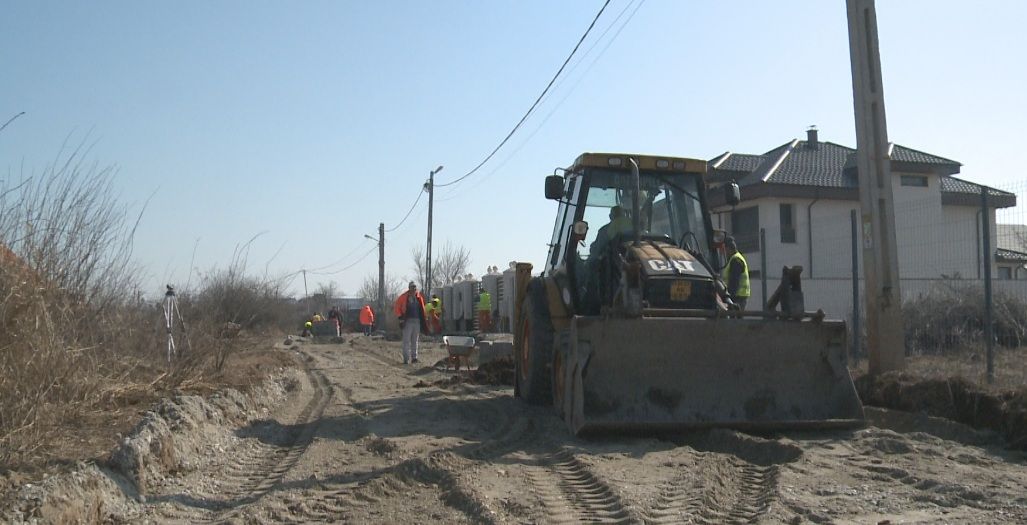 A început asfaltarea străzii Alice Botez din Slatina. Ce negocieri au purtat autoritățile cu proprietarii