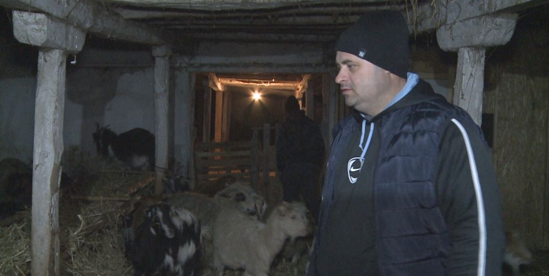 Scandal pe islaz într-o comună din Olt. Fermierii vor să dea consilierii locali în judecată