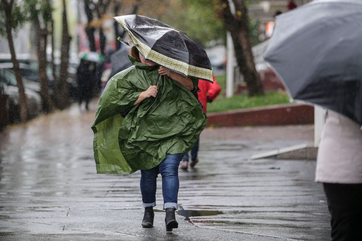 Olt: Avertizare meteo de vânt puternic