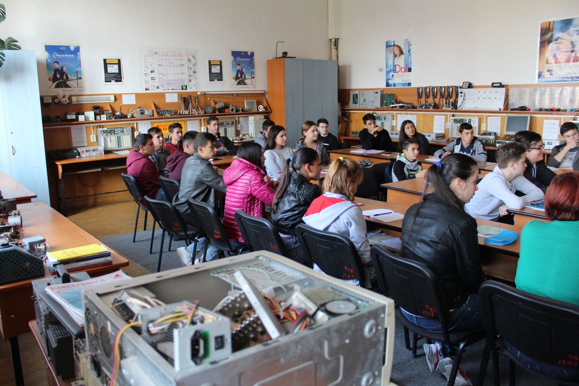 ECONOMIE. Firma din Craiova care caută forţă de muncă în Olt. A înfiinţat o clasă de învăţământ profesional dual, în Balş