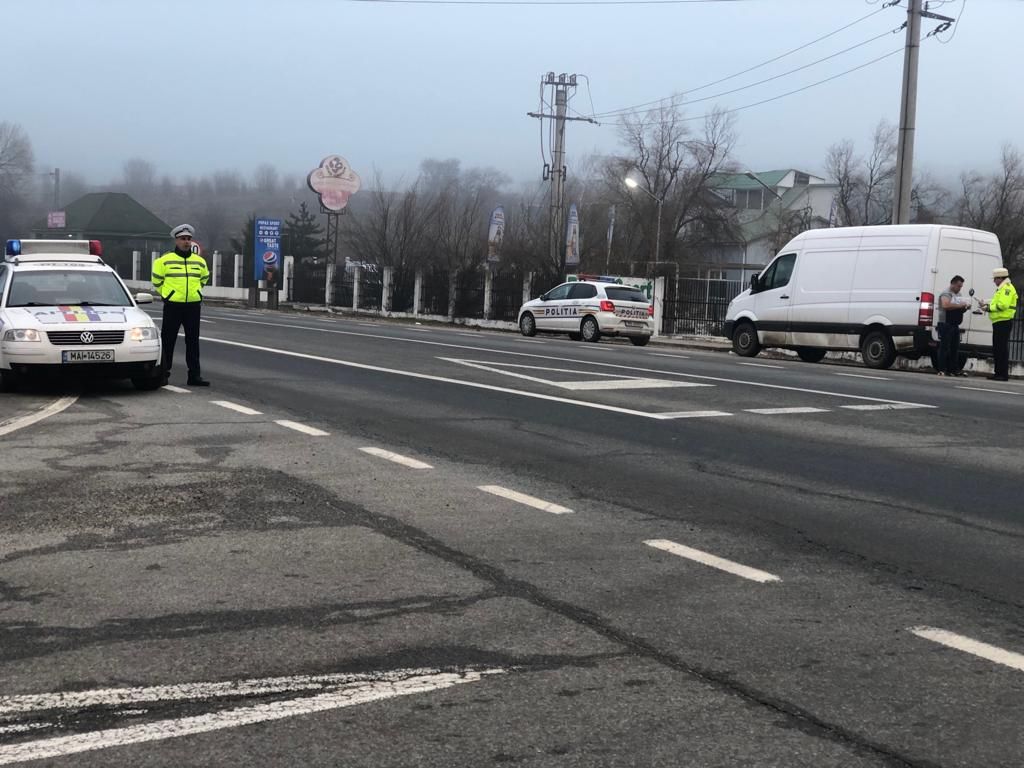 Aproape 50 de şoferi din Olt au rămas fără permisul de conducere. Peste 800 de amezi aplicate de poliţişti