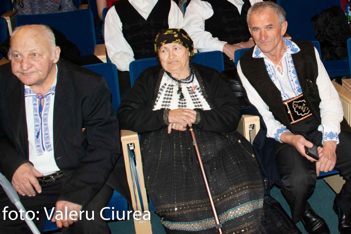 Un meşter în ţesături şi cusături şi unul în prelucrarea lemnului, noile tezaure umane vii din judeţul Olt