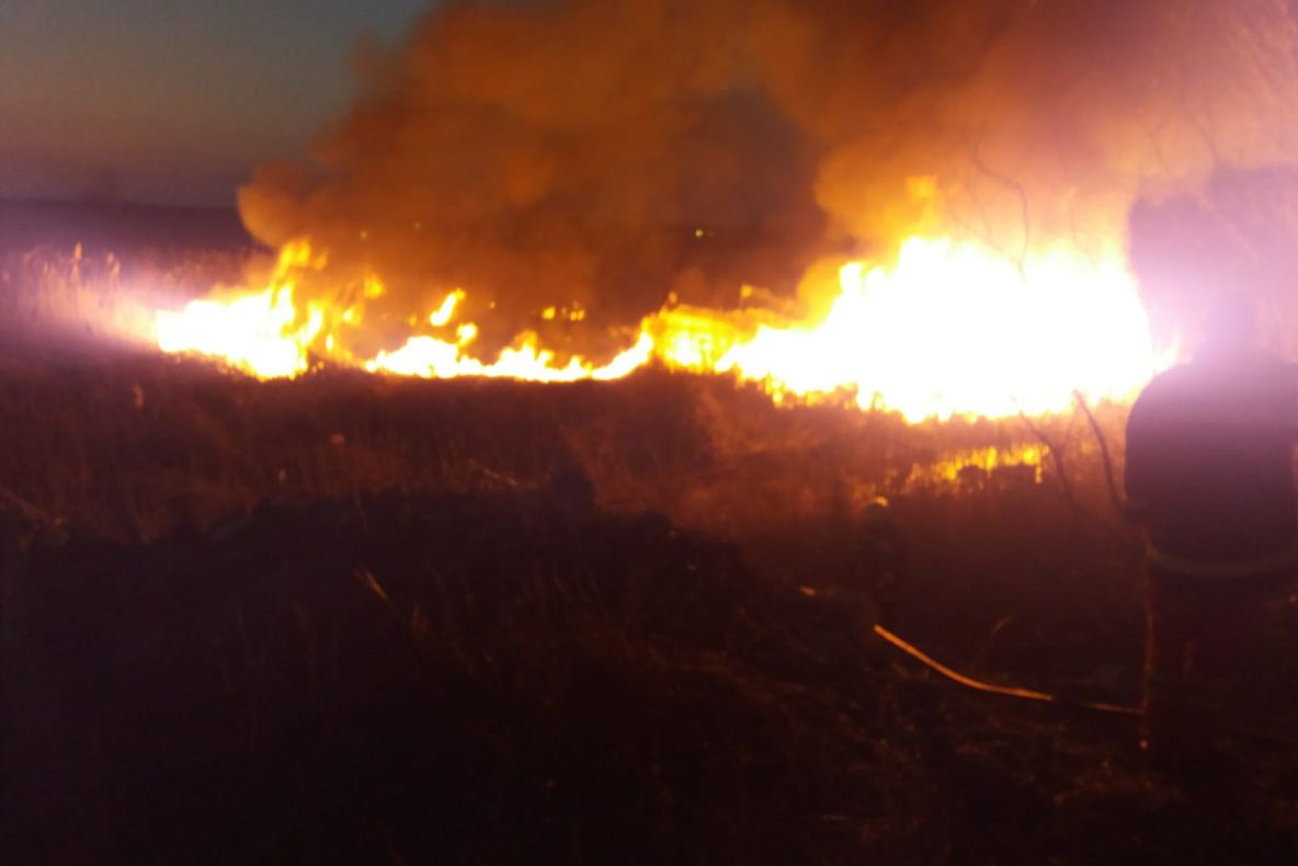 Cartierul unui oraș din Olt, cuprins de un incendiu de proporții - VIDEO