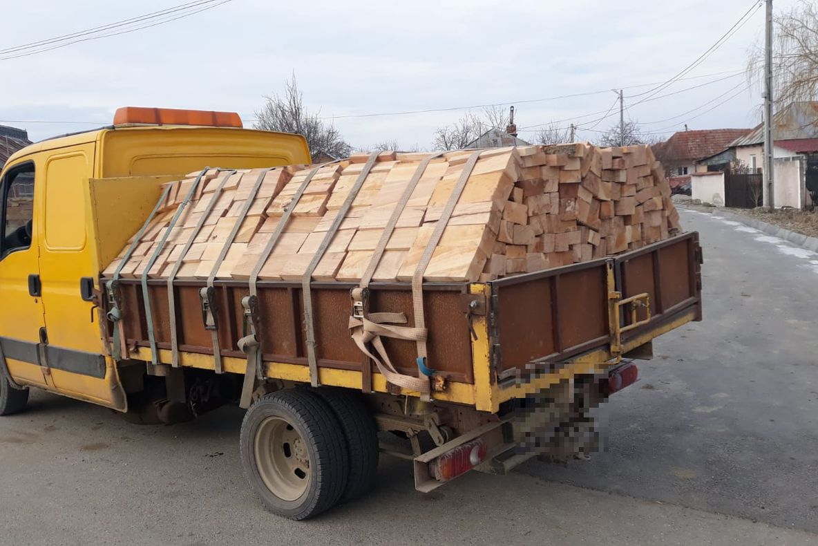 Încă trei capturi de lemne transportate ilegal, în Olt. Polițiștii au dat amenzi de 13.000 lei / FOTO
