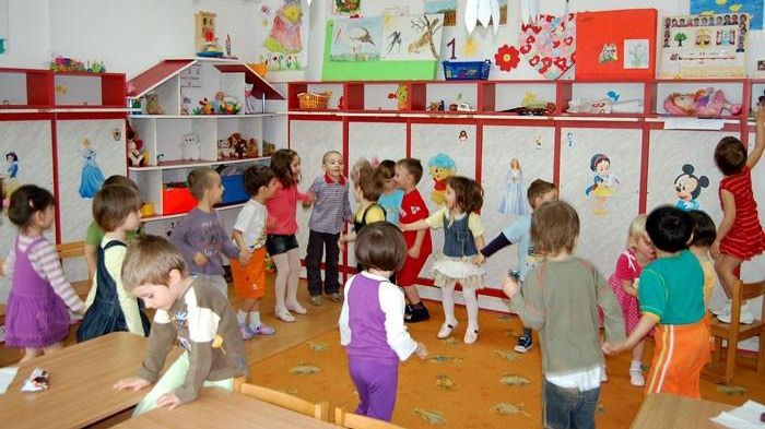 Focare de varicelă în două unități de învățământ din Olt