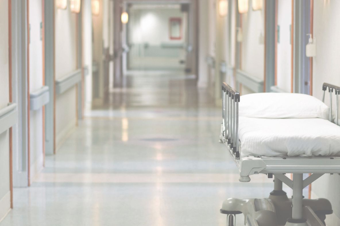 Arest preventiv pentru bărbatul care a luat mită pentru subiectele la examenul de asistenţi de la Spitalul Slatina