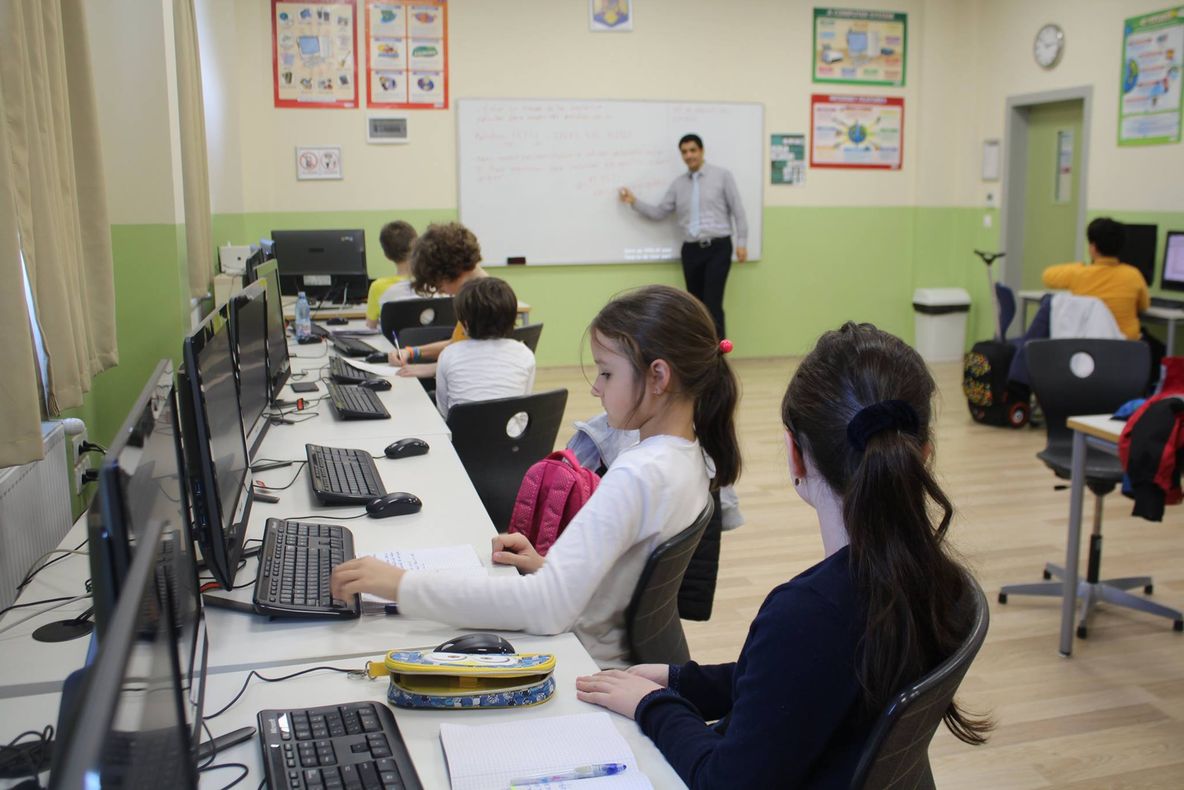 Se pot depune cereri pentru programul „Euro 200”. Câţi elevi din Olt au beneficiat anul trecut