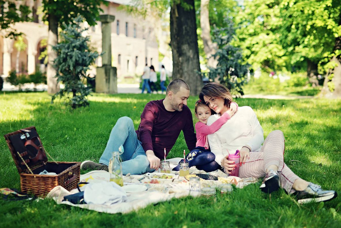 Zone de picnic și lectură în noul parc din Slatina