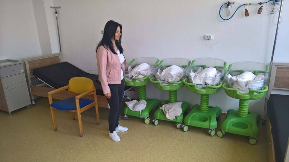 Linoleum antibacterian într-un spital din Olt, cu banii strânși din vânzarea mărțișoarelor comestibile