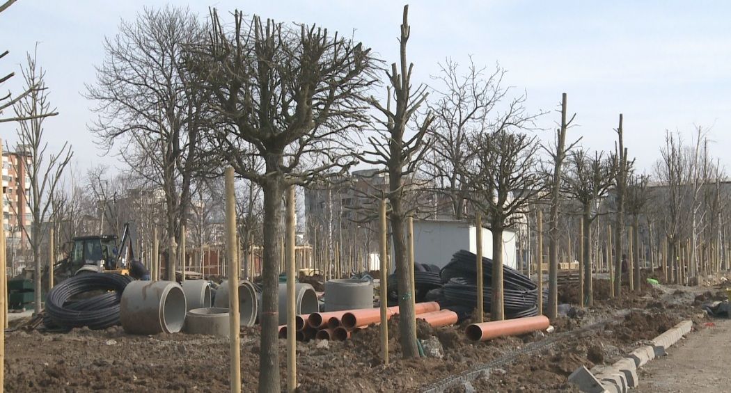 Proiecte ce păreau fără sfârșit: două parcuri pentru slătineni. Când sunt gata