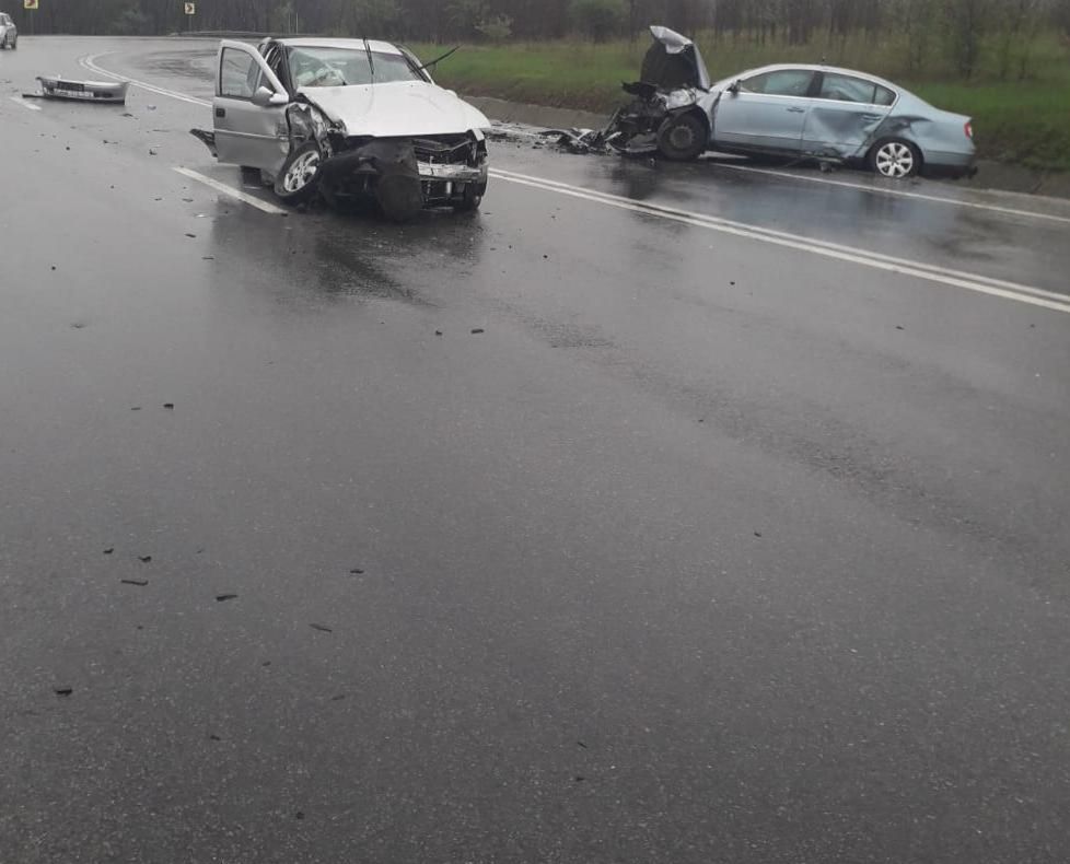 Două persoane rănite într-un accident rutier, pe un drum național din Olt - FOTO