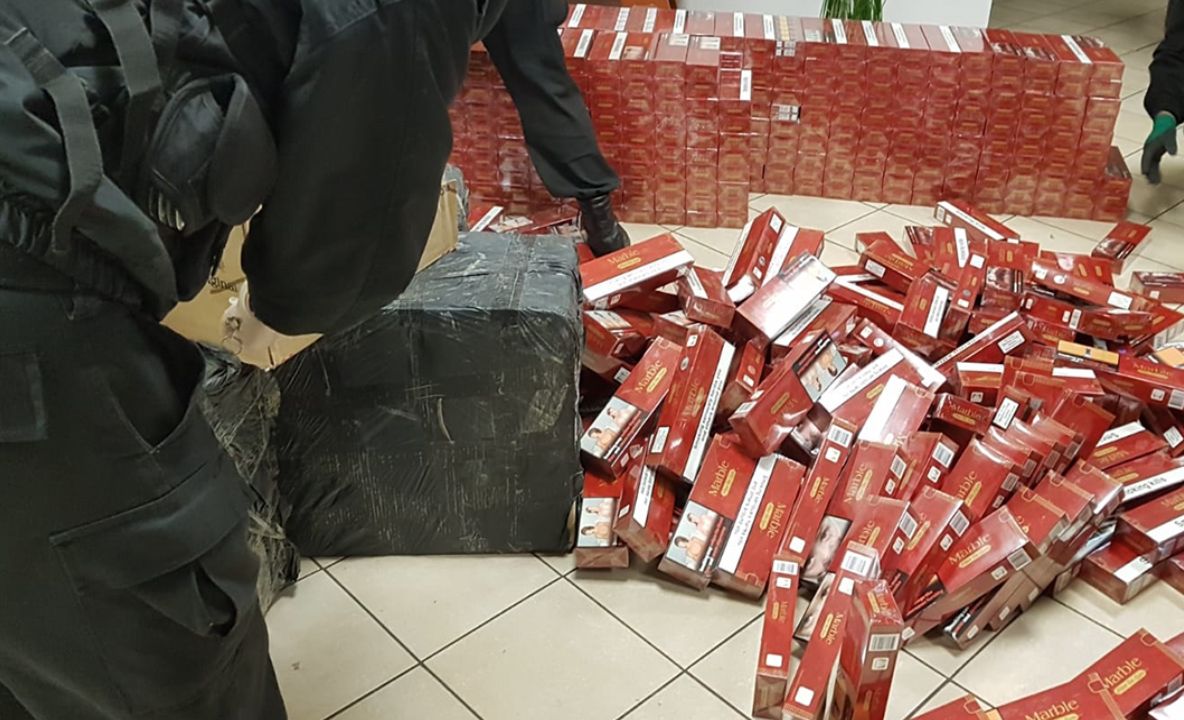 DIICOT, flagrant la Slatina. A fost destructurată o grupare de traficanţi de ţigări - FOTO&amp;VIDEO